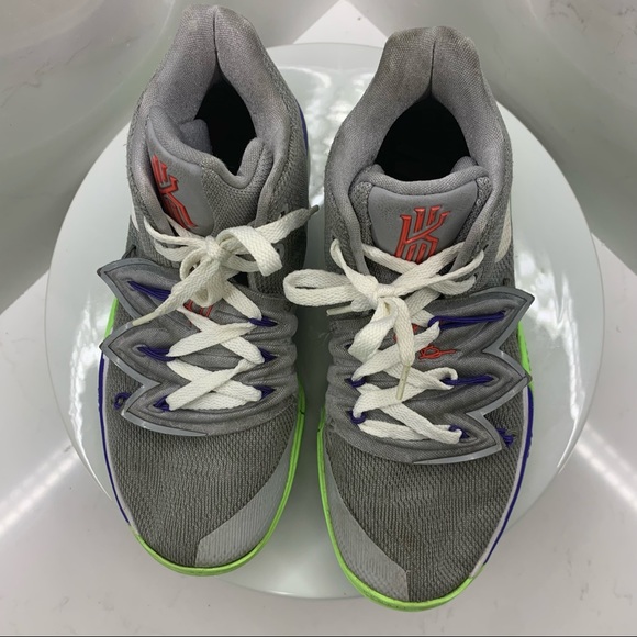 Nike Kyrie 5 Wolf Grey Lime Blast size 3.5 youth - Picture 2 of 13